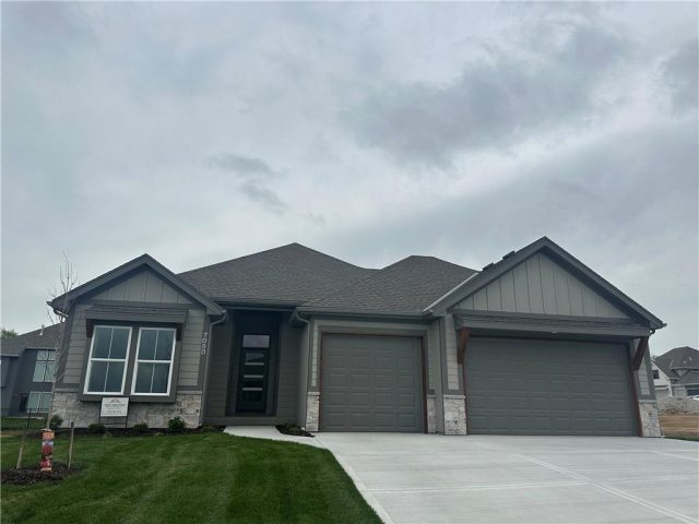 Homes for Sale in Parkville, MO 64152 | 7050 NW Yulich Court