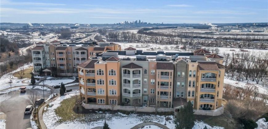 Homes for Sale in Kansas City, MO 64116 | 3810 N Mulberry Drive, Unit#301