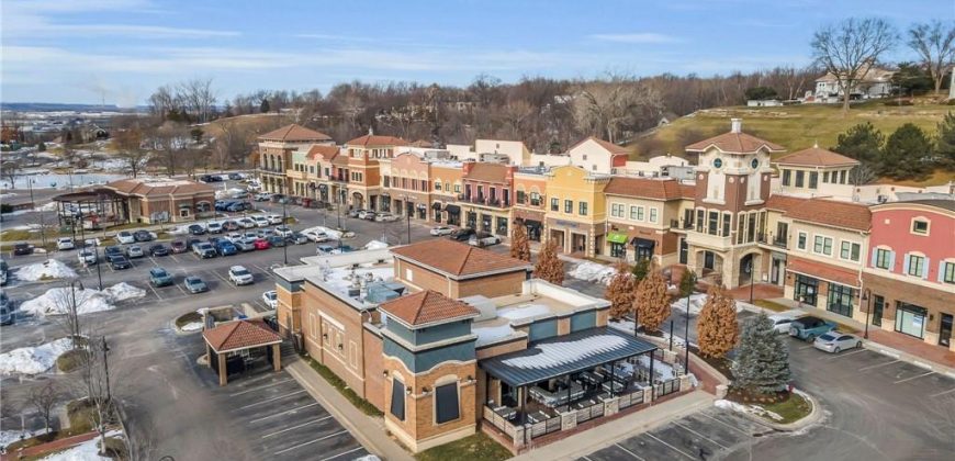 Homes for Sale in Kansas City, MO 64116 | 3810 N Mulberry Drive, Unit#301