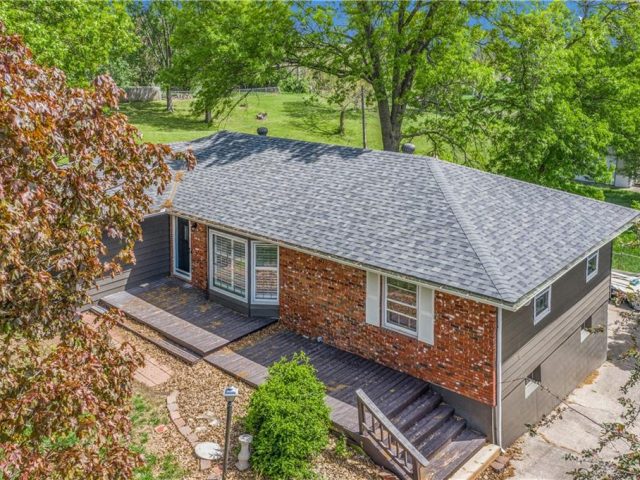 Homes for Sale in Parkville, MO 64152 | 10609 NW Meadow Lane Drive