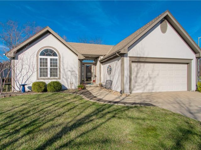 Homes for Sale in Kansas City, MO 64154 | 8628 N Liston Avenue