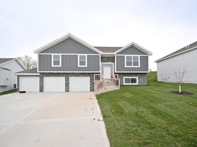 Homes for Sale in Platte City, MO 64079 | 2409  Windmill Drive