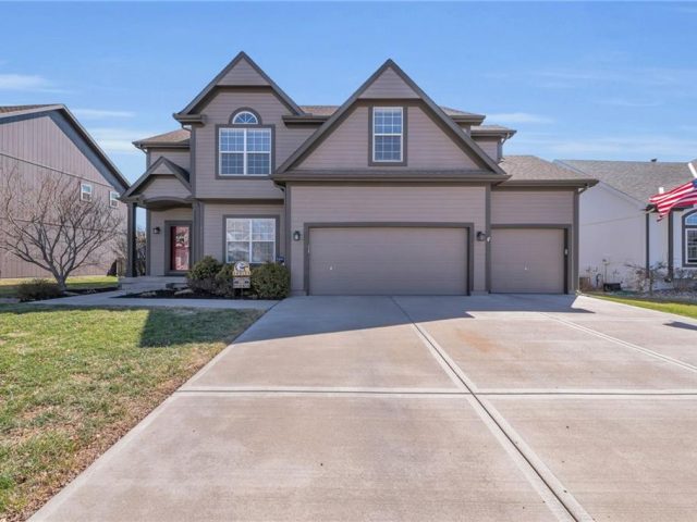 Homes for Sale in Kansas City, MO 64157 | 8205 NE 102nd Terrace