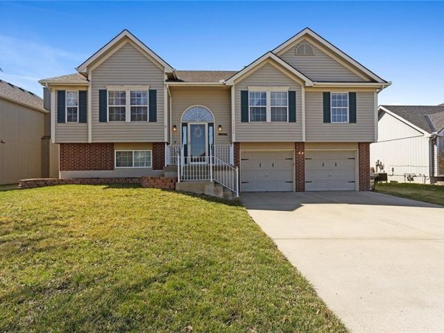 Homes for Sale in Kansas City, MO 64155 | 11220 N Pennsylvania Avenue