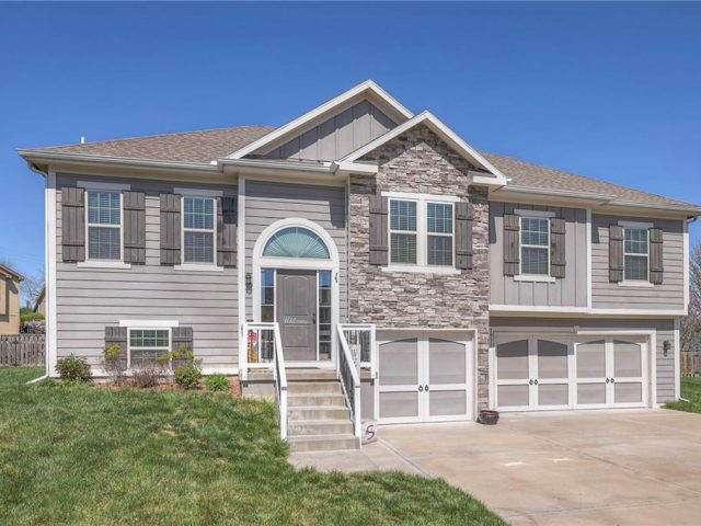 Homes for Sale in Liberty, MO 64068 | 1517  Northpoint Avenue