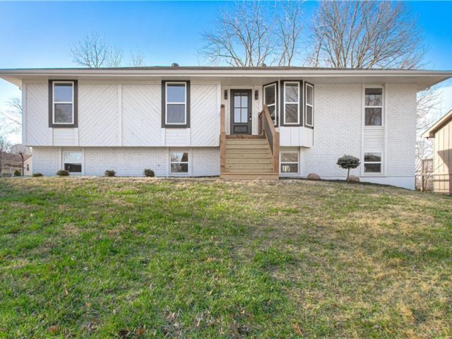 Homes for Sale in Parkville, MO 64152 | 14401  67th Street