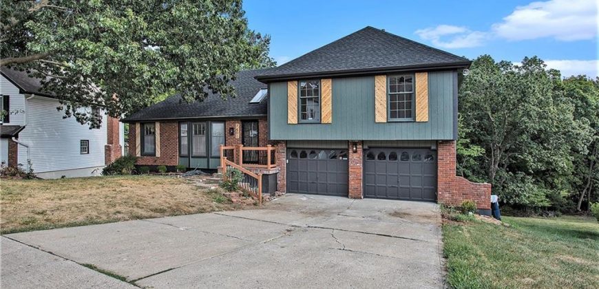 Homes for Sale in Kansas City, MO 64151 | 7401 N Amoret Avenue