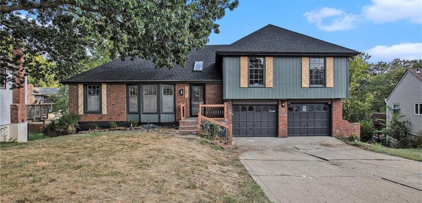 Homes for Sale in Kansas City, MO 64151 | 7401 N Amoret Avenue
