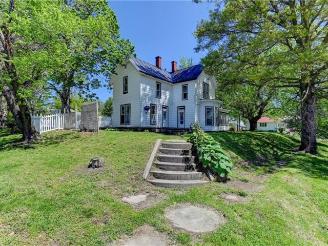 Homes for Sale in Dearborn, MO 64439 | 304 N JUNE Street