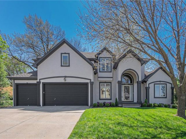 Homes for Sale in Parkville, MO 64152 | 8000  Agron Drive