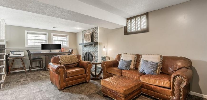 Homes for Sale in Liberty, MO 64068 | 1039  Essex Street
