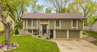 Homes for Sale in Liberty, MO 64068 | 1039  Essex Street