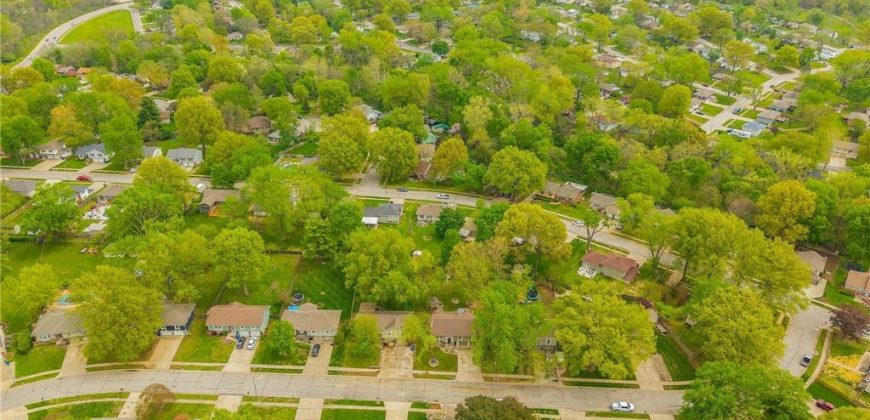 Homes for Sale in Liberty, MO 64068 | 1039  Essex Street