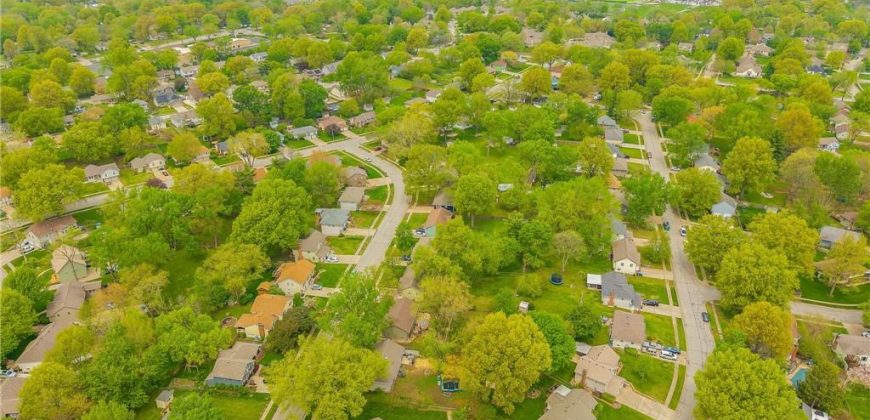Homes for Sale in Liberty, MO 64068 | 1039  Essex Street