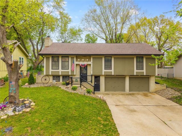 Homes for Sale in Liberty, MO 64068 | 1039  Essex Street