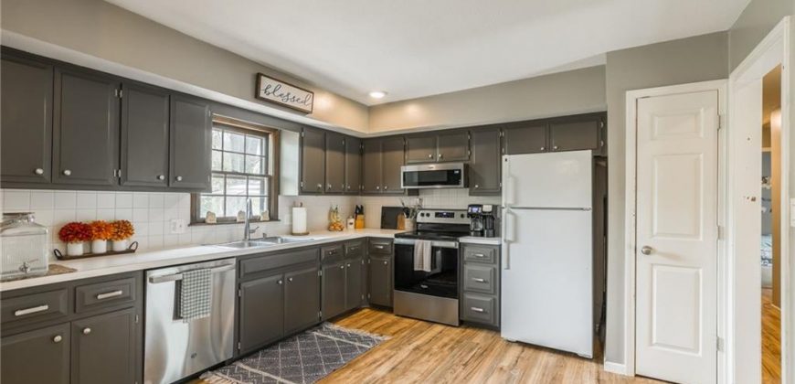 Homes for Sale in Liberty, MO 64068 | 1039  Essex Street
