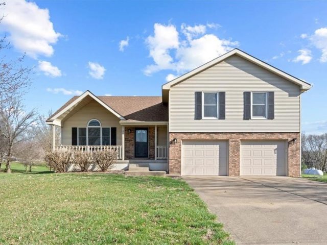 Homes for Sale in Platte City, MO 64079 | 20  Pine View Road