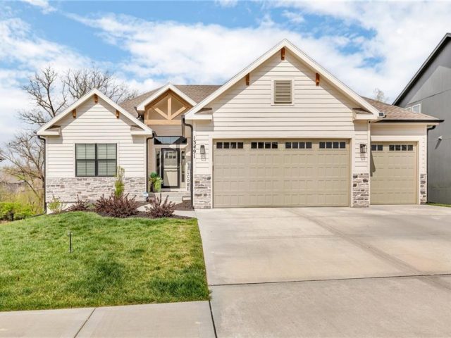 Homes for Sale in Parkville, MO 64152 | 13491  Terrace Park Drive