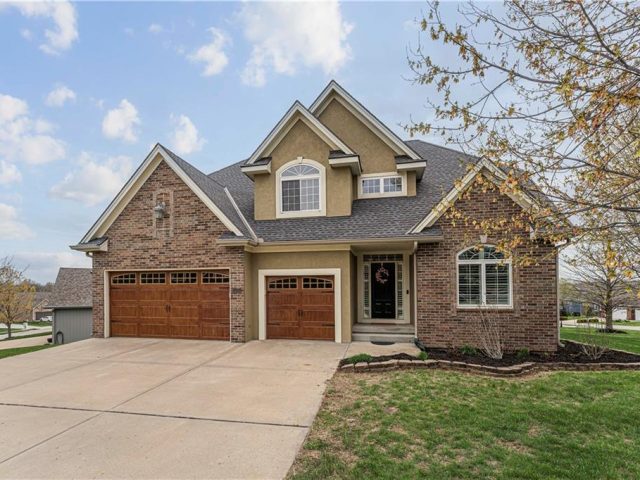 Homes for Sale in Kearney, MO 64060 | 2202  Greenfield Court