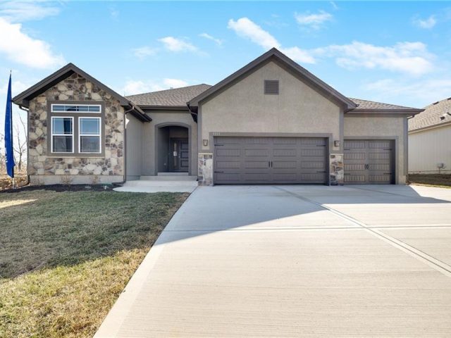 Homes for Sale in Kansas City, MO 64154 | 9435 N Belton Avenue
