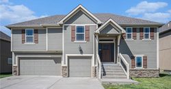Homes for Sale in Smithville, MO 64089 | 704  Walnut Drive