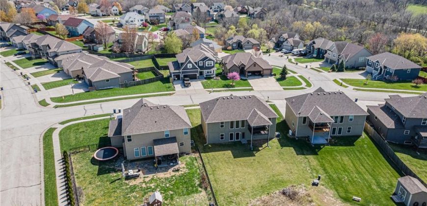 Homes for Sale in Smithville, MO 64089 | 704  Walnut Drive