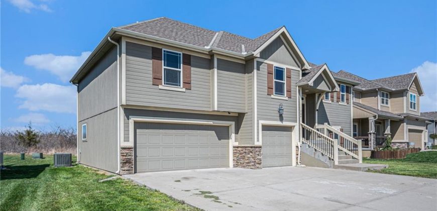 Homes for Sale in Smithville, MO 64089 | 704  Walnut Drive