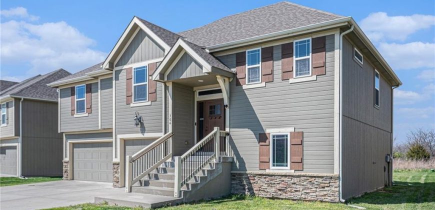 Homes for Sale in Smithville, MO 64089 | 704  Walnut Drive