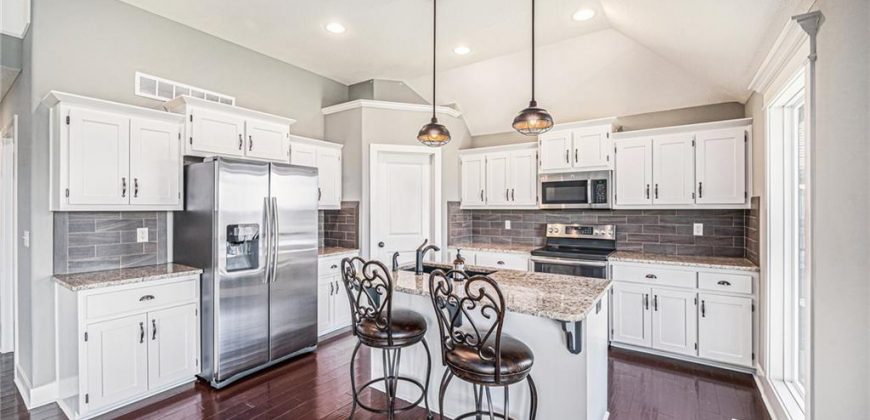 Homes for Sale in Smithville, MO 64089 | 704  Walnut Drive