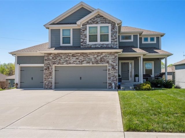 Homes for Sale in Kansas City, MO 64155 | 309 NE 102nd Terrace