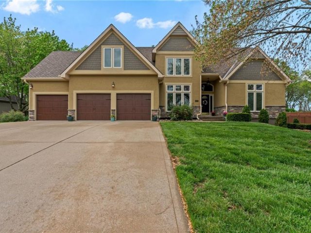 Homes for Sale in Kearney, MO 64060 | 216  Shawna Drive