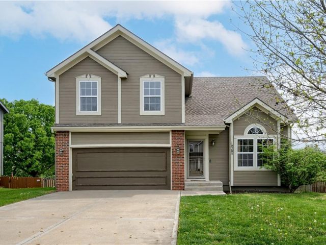 Homes for Sale in Kansas City, MO 64157 | 10205 N Lewis Avenue