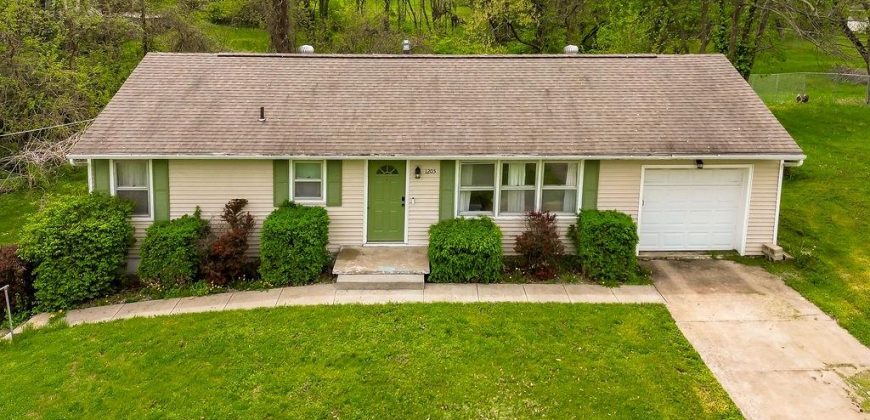 Homes for Sale in Kansas City, MO 64118 | 1205 NE 72nd Street