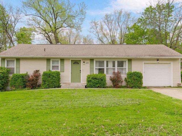 Homes for Sale in Kansas City, MO 64118 | 1205 NE 72nd Street