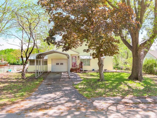 Homes for Sale in Kansas City, MO 64117 | 4649 N Kansas Avenue