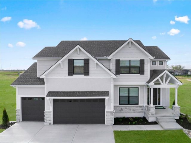 Homes for Sale in Kansas City, MO 64155 | 1516 NW 106th Street