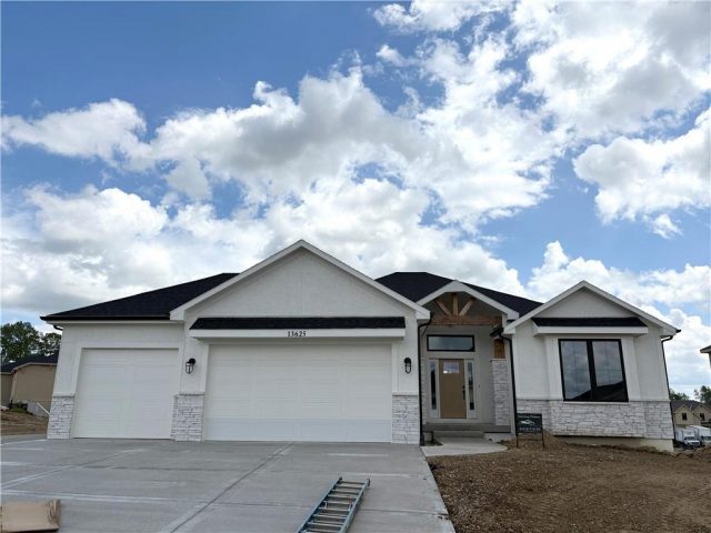 Homes for Sale in Kearney, MO 64060 | 13625  Clover Court