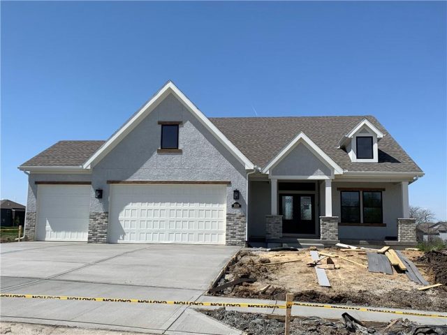 Homes for Sale in Kansas City, MO 64155 | 1518 NW 106th Terrace
