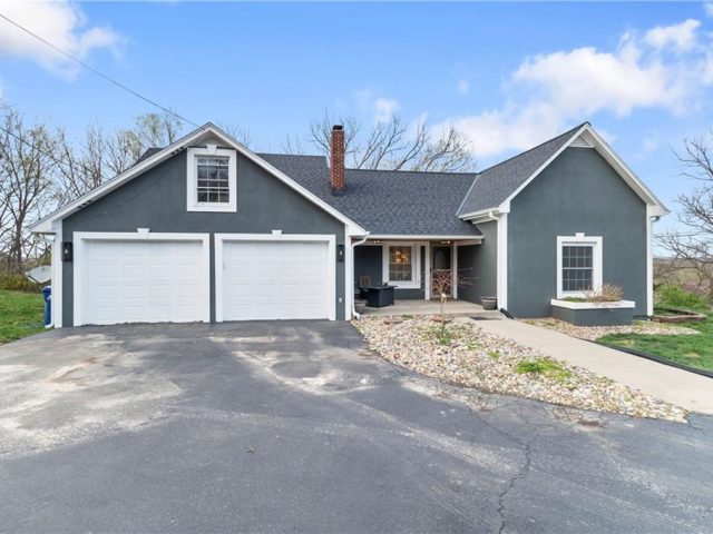 Homes for Sale in Smithville, MO 64089 | 302 W Summit Street