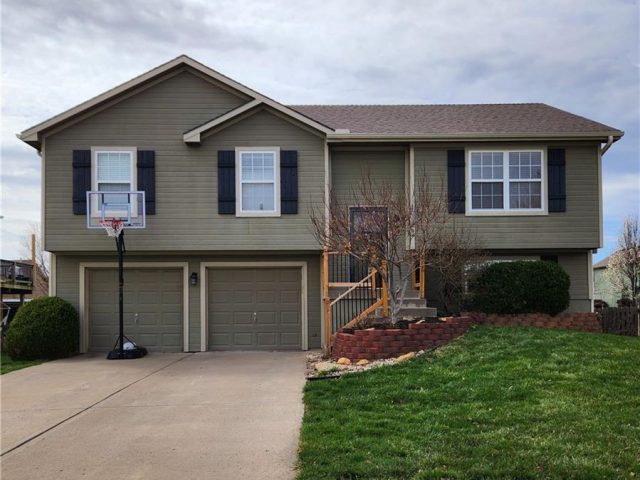 Homes for Sale in Kansas City, MO 64157 | 11504 N Manning Avenue