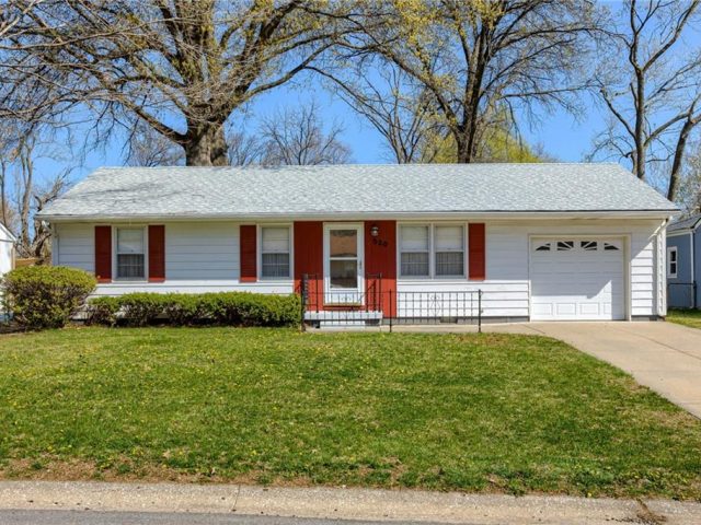 Homes for Sale in Kansas City, MO 64116 | 520 NE 41st Terrace