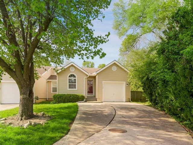 Homes for Sale in Gladstone, MO 64119 | 7130 N Kingston Court