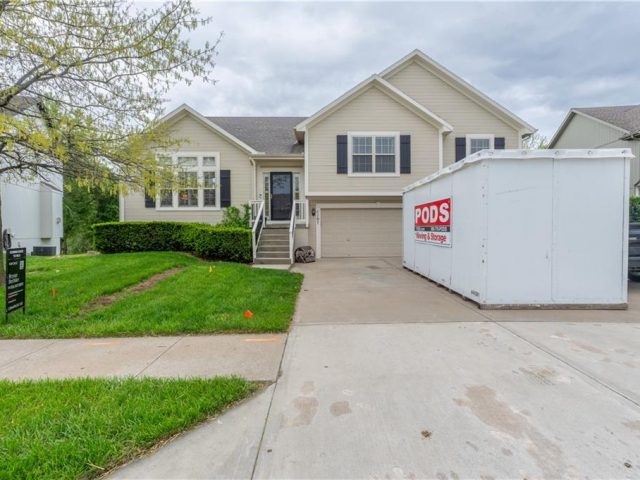 Homes for Sale in Kearney, MO 64060 | 1107 W 9TH Avenue