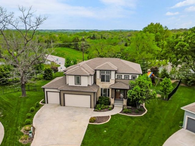 Homes for Sale in Parkville, MO 64152 | 7225 NW Lundergan Court