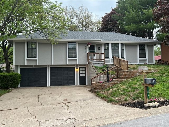 Homes for Sale in Parkville, MO 64152 | 7025 NW Winan Road