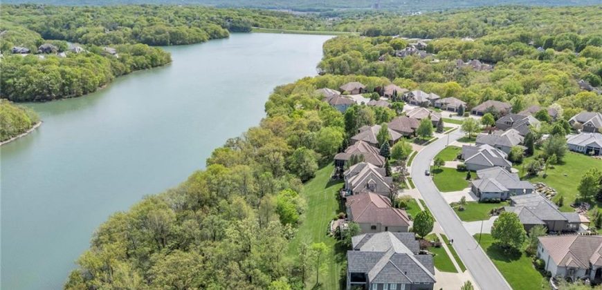 Homes for Sale in Parkville, MO 64152 | 6325  Edgewater Drive