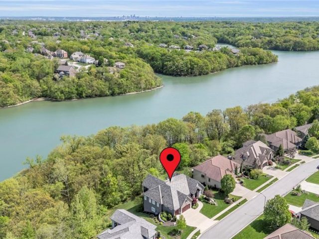 Homes for Sale in Parkville, MO 64152 | 6325  Edgewater Drive