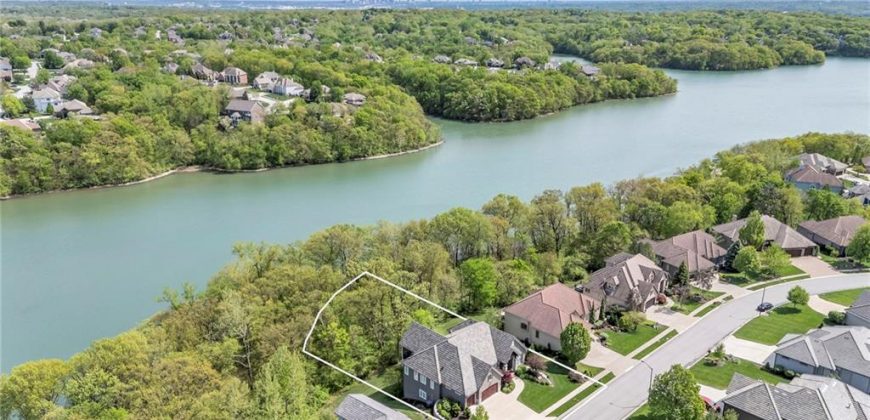 Homes for Sale in Parkville, MO 64152 | 6325  Edgewater Drive