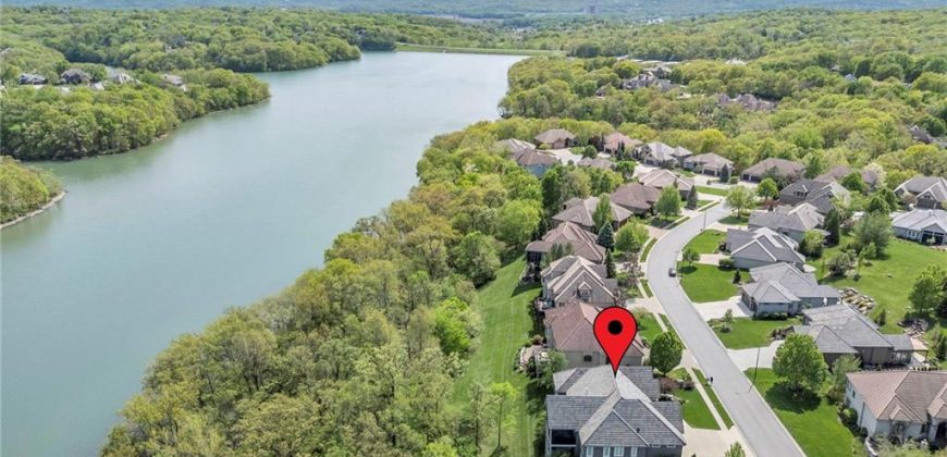 Homes for Sale in Parkville, MO 64152 | 6325  Edgewater Drive