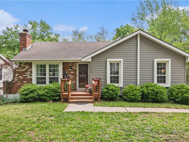 Homes for Sale in Kansas City, MO 64118 | 8009 N Brooklyn Avenue